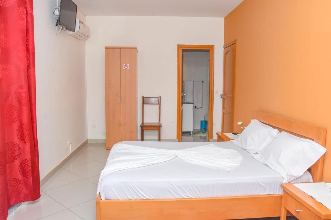Paris Hotel Praia Bagian luar foto